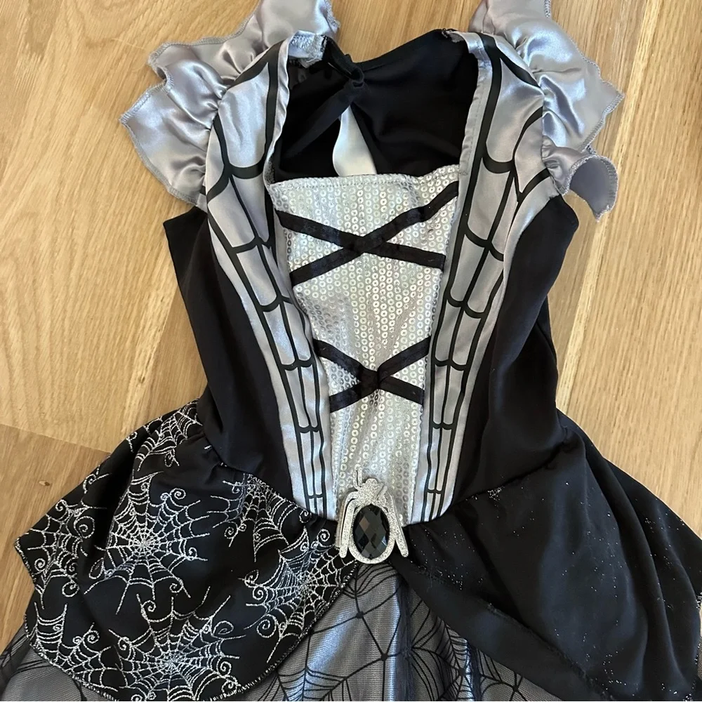 Spider witch dress and hat - Picture 3 of 3